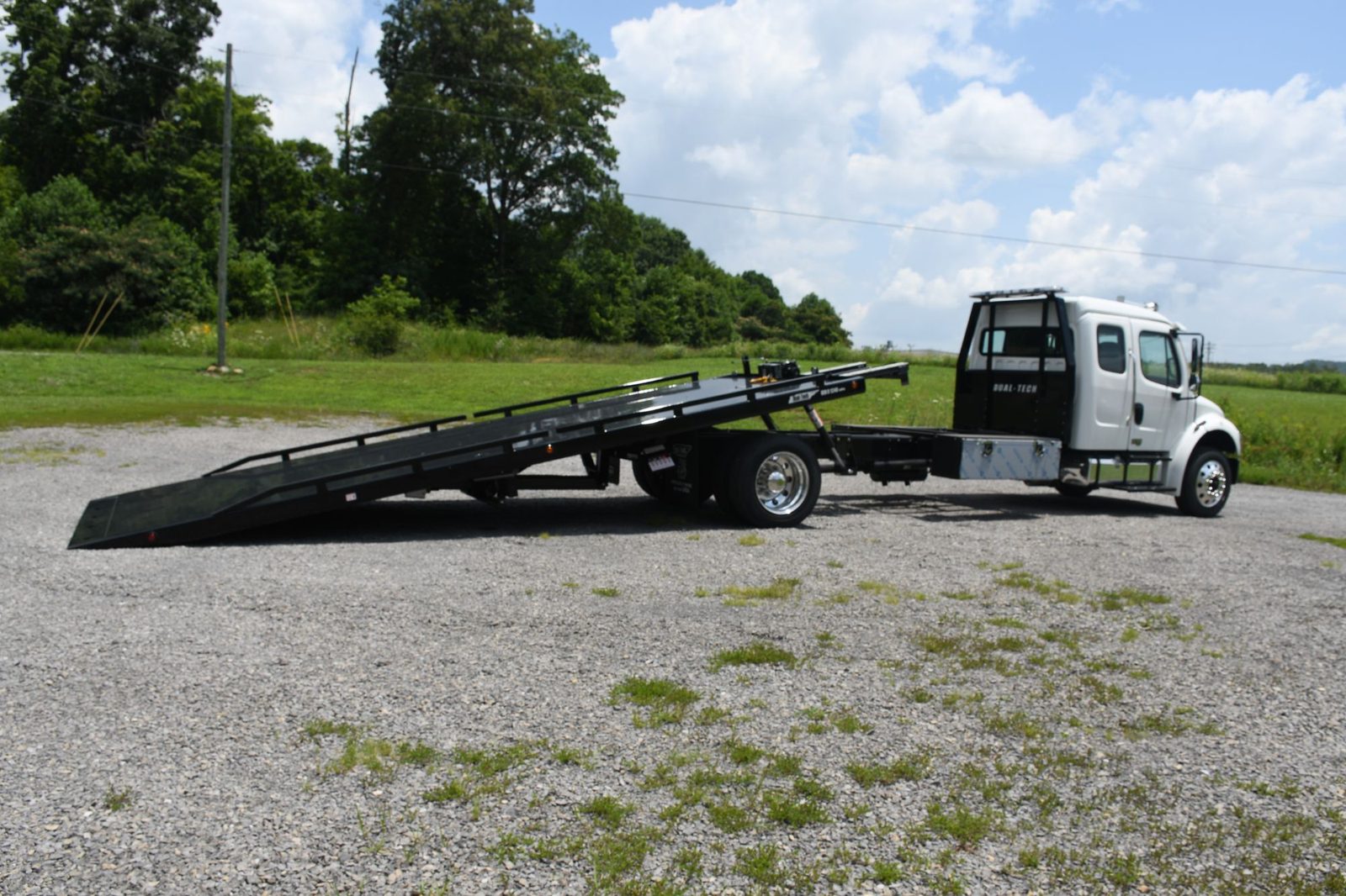 12 Series Gen II LoPro on a Freightliner M2, deck tilted down