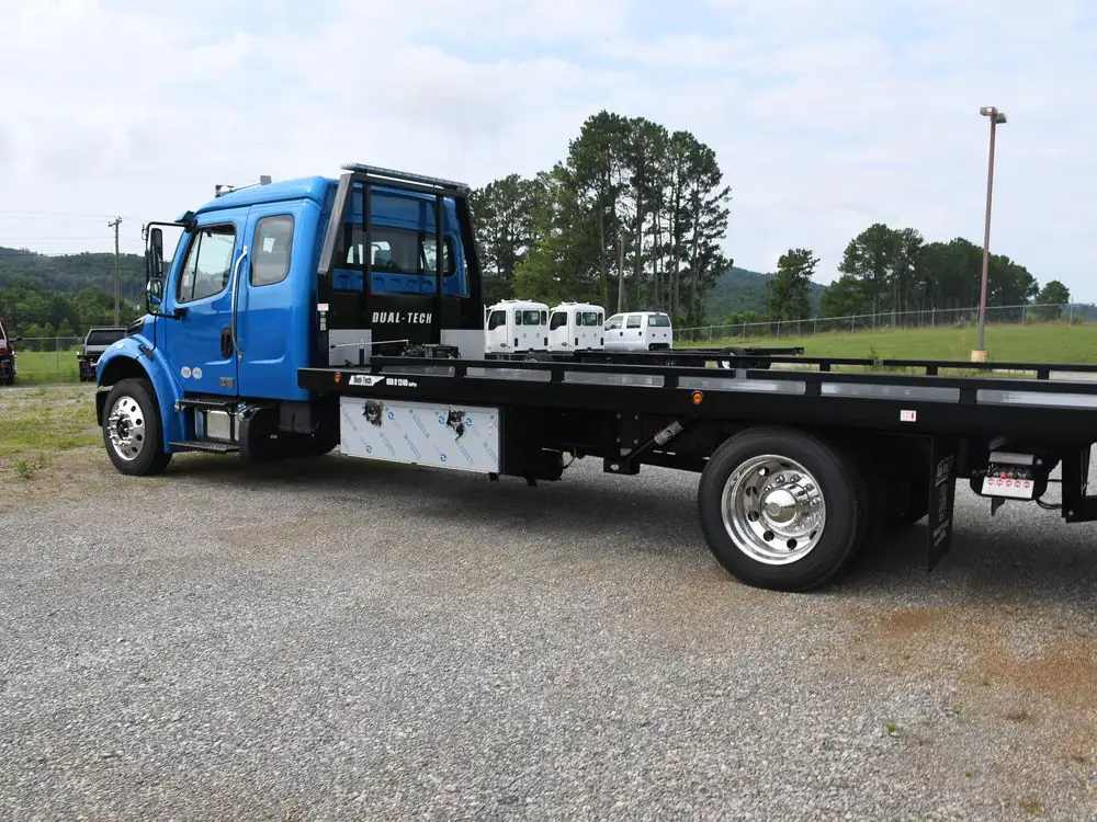 2025 Freightliner M2 106 Ext Cab · 12 Series Gen II Rollback — photo 1 of 10