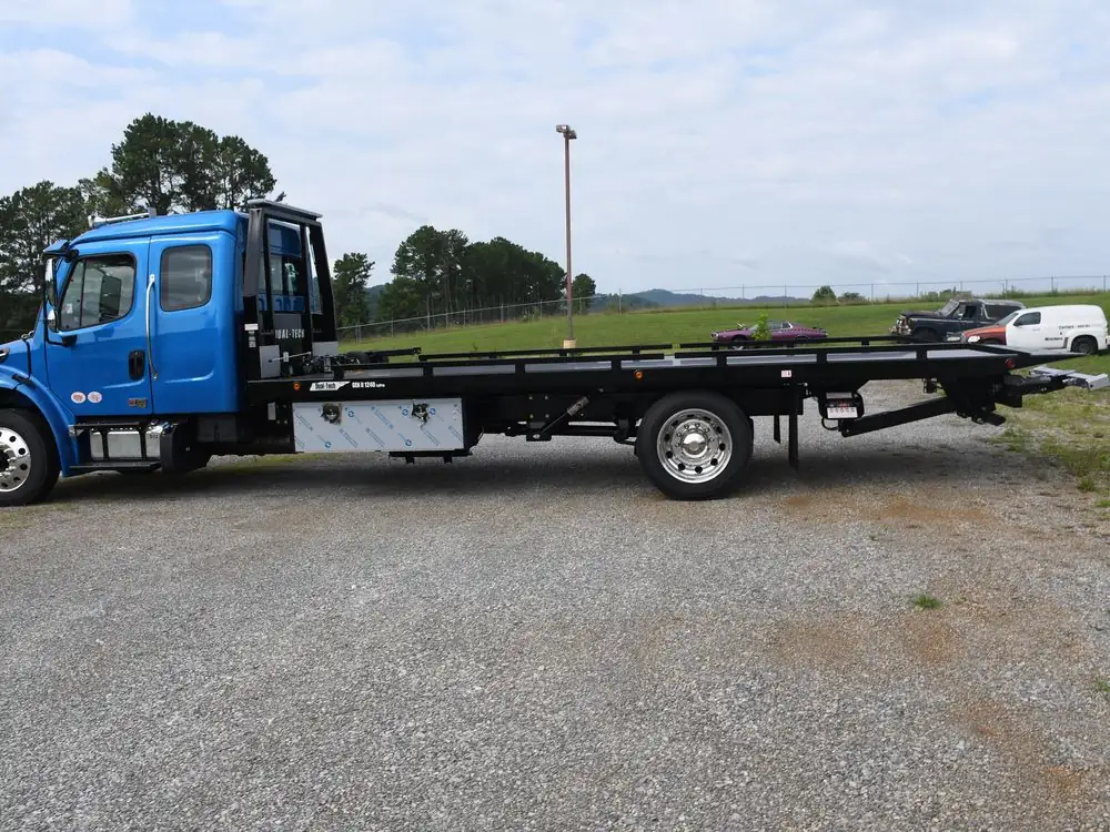 2025 Freightliner M2 106 Ext Cab · 12 Series Gen II Rollback — photo 2 of 10