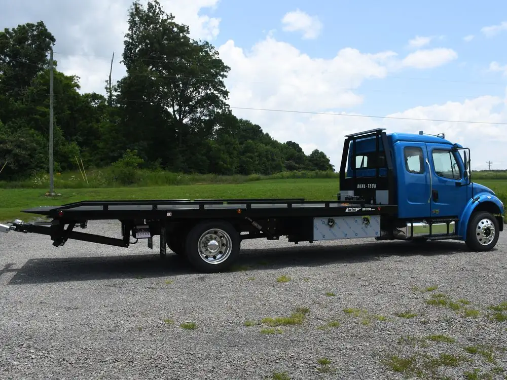 2025 Freightliner M2 106 Ext Cab · 12 Series Gen II Rollback — photo 4 of 10