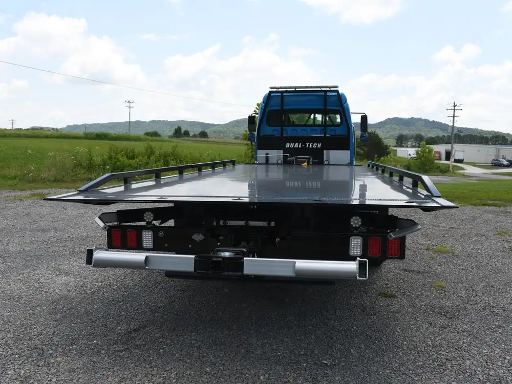 2025 Freightliner M2 106 Ext Cab · 12 Series Gen II Rollback — photo 5 of 10