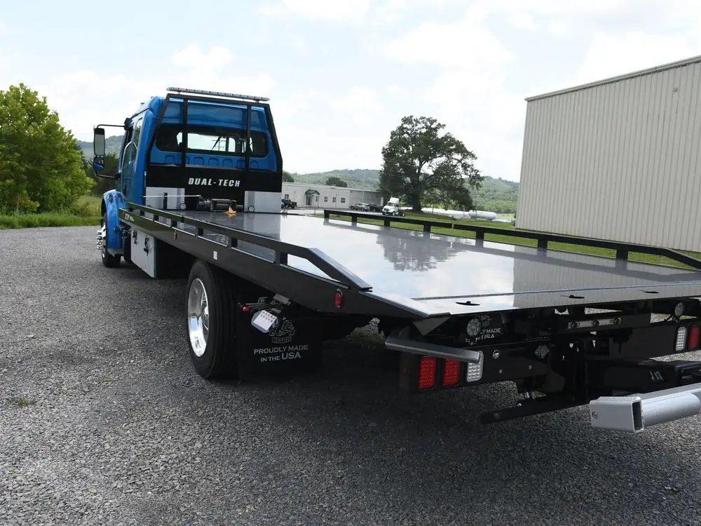 2025 Freightliner M2 106 Ext Cab · 12 Series Gen II Rollback — photo 6 of 10