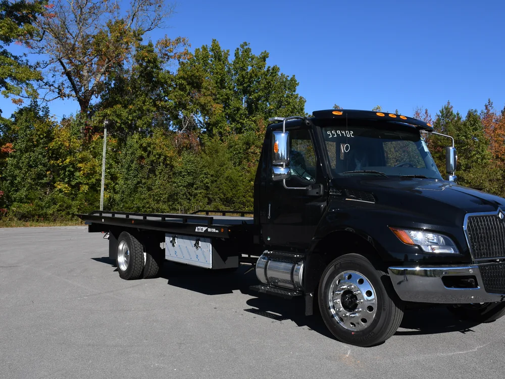2027 International MV607 · 12 Series Gen II Rollback — photo 2 of 10