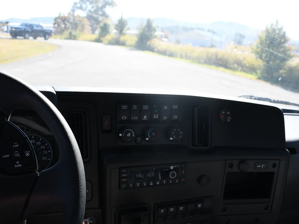 2027 International MV607 · 12 Series Gen II Rollback — photo 5 of 10