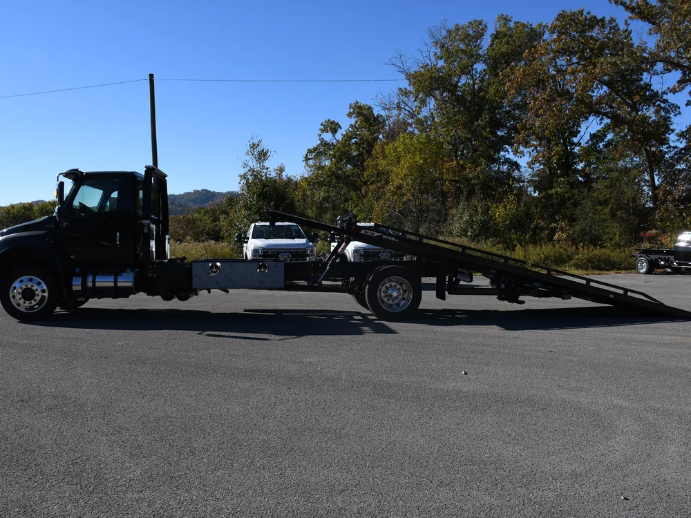 2027 International MV607 · 12 Series Gen II Rollback — photo 7 of 10