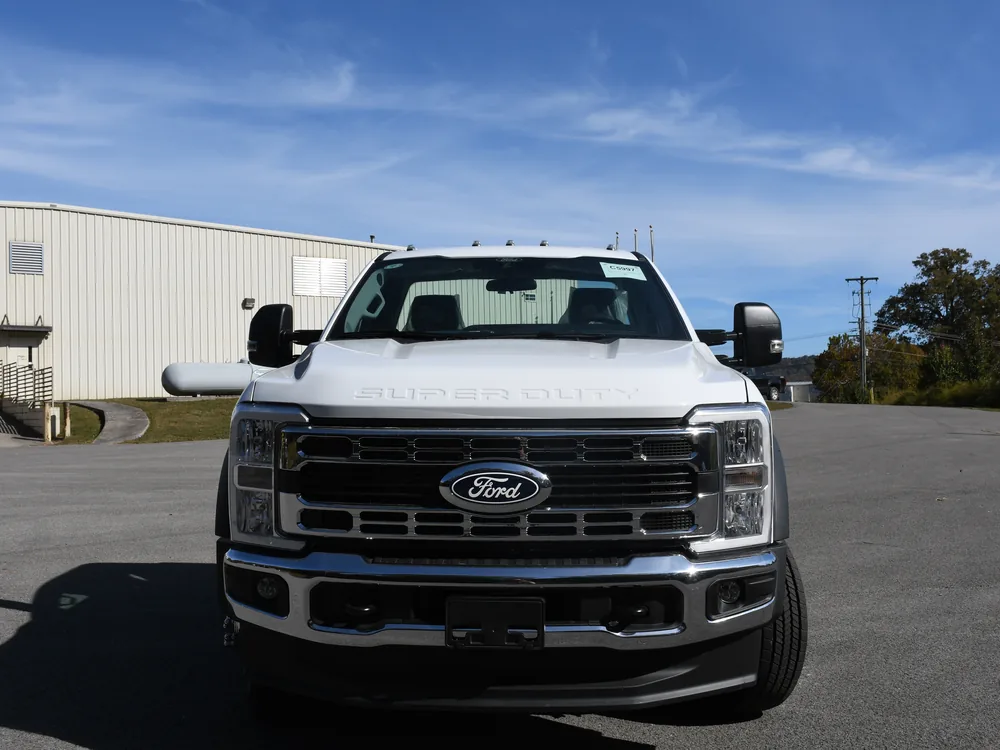 2027 Ford F550 · Chassis Only — photo 6 of 10
