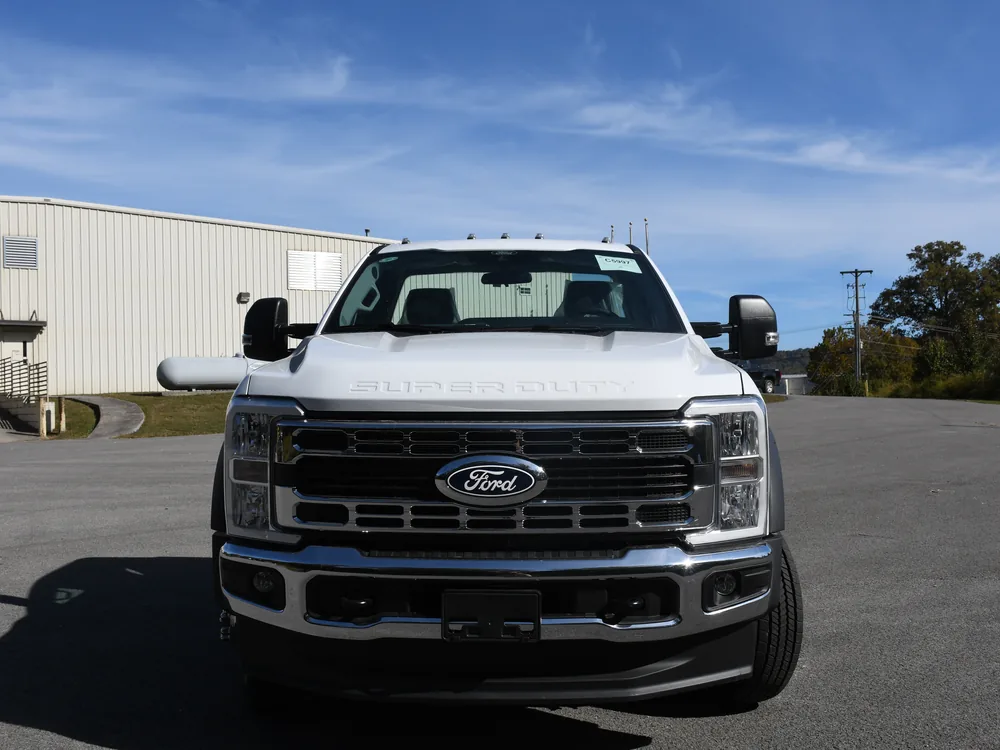 2027 Ford F550 · Chassis Only — photo 7 of 10