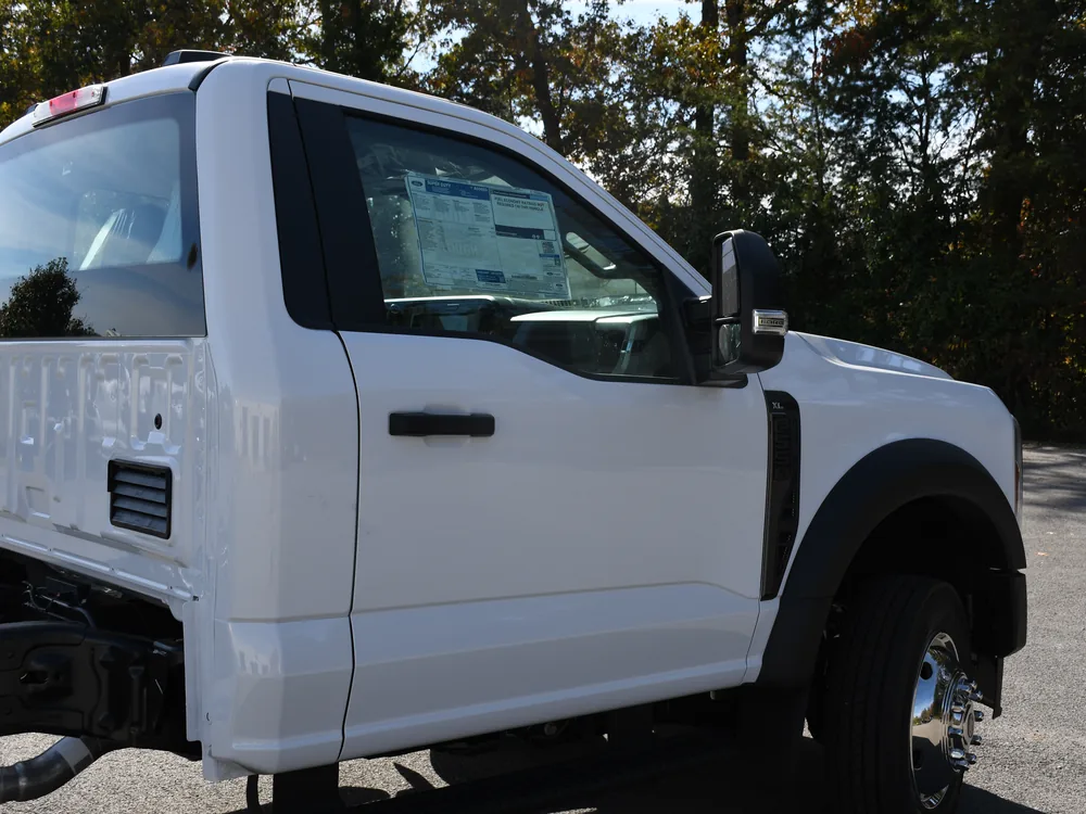 2027 Ford F550 · Chassis Only — photo 8 of 10