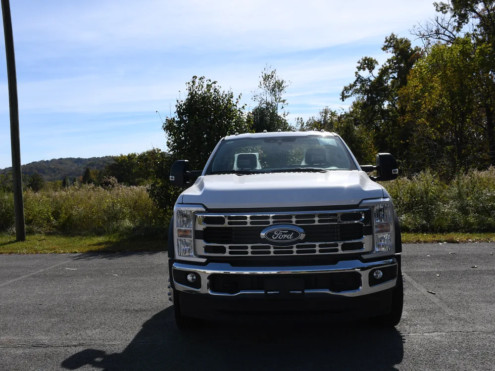 2027 Ford F550 · Chassis Only — photo 7 of 9