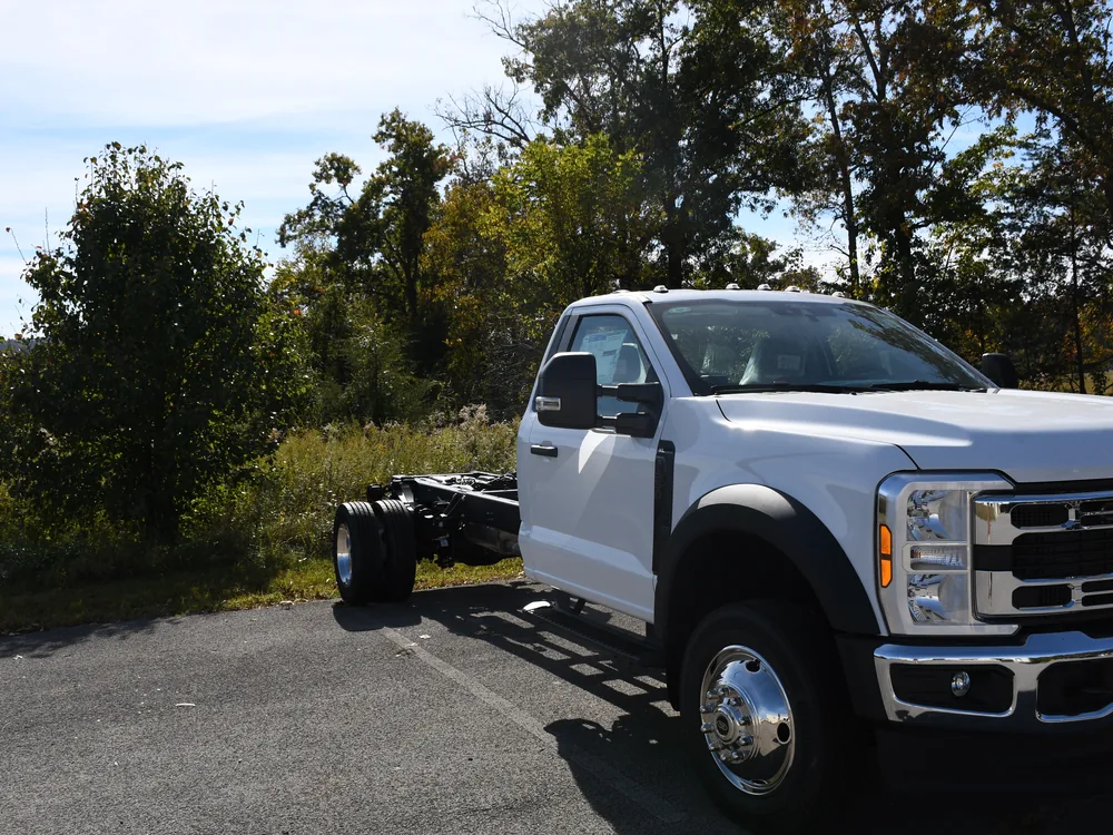 2027 Ford F550 · Chassis Only — photo 8 of 9
