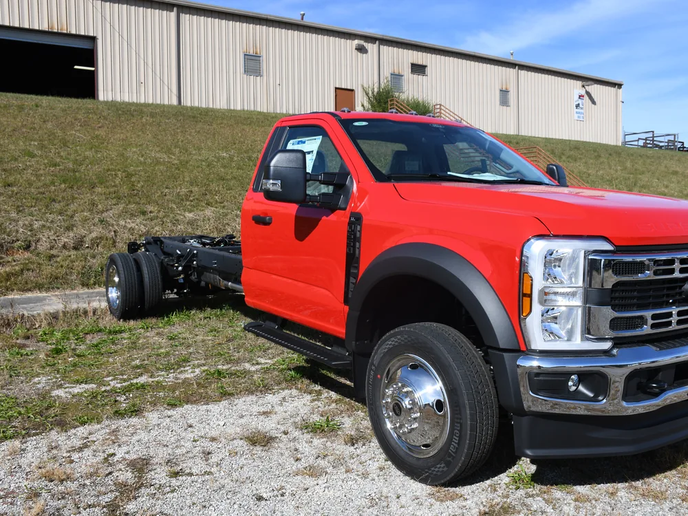2027 Ford F550 · Chassis Only — photo 2 of 10