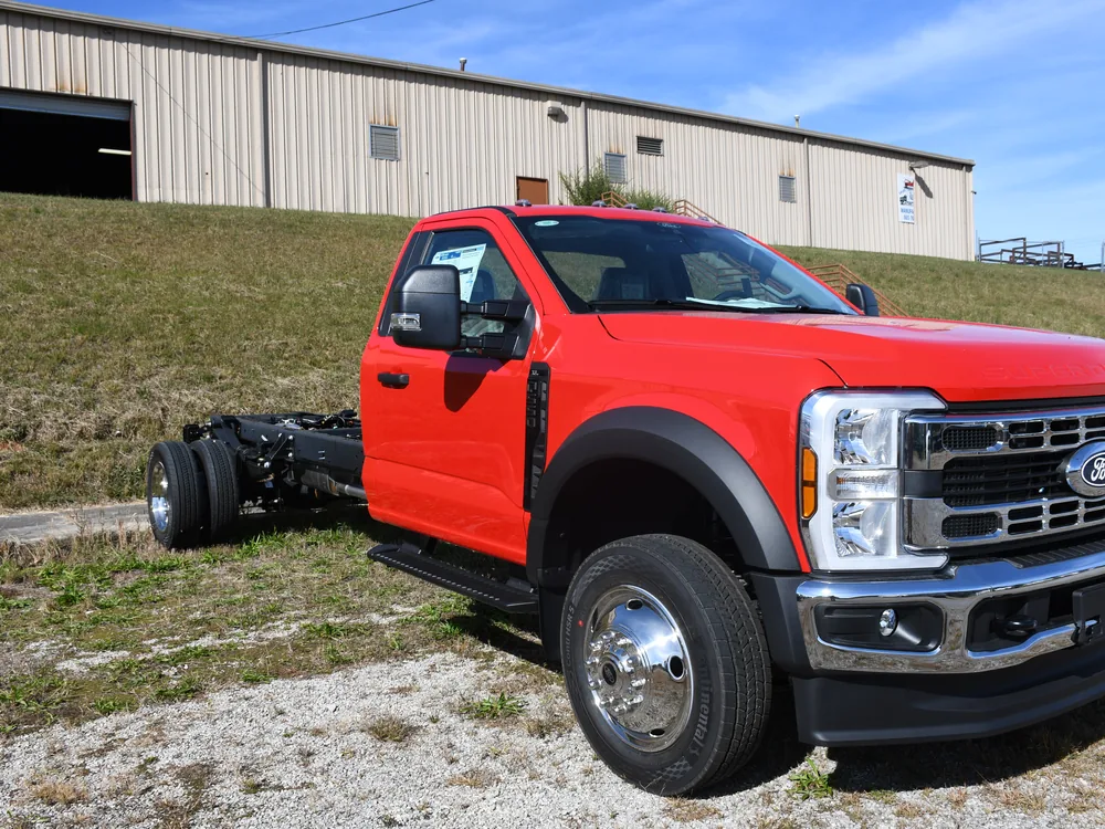 2027 Ford F550 · Chassis Only — photo 3 of 10