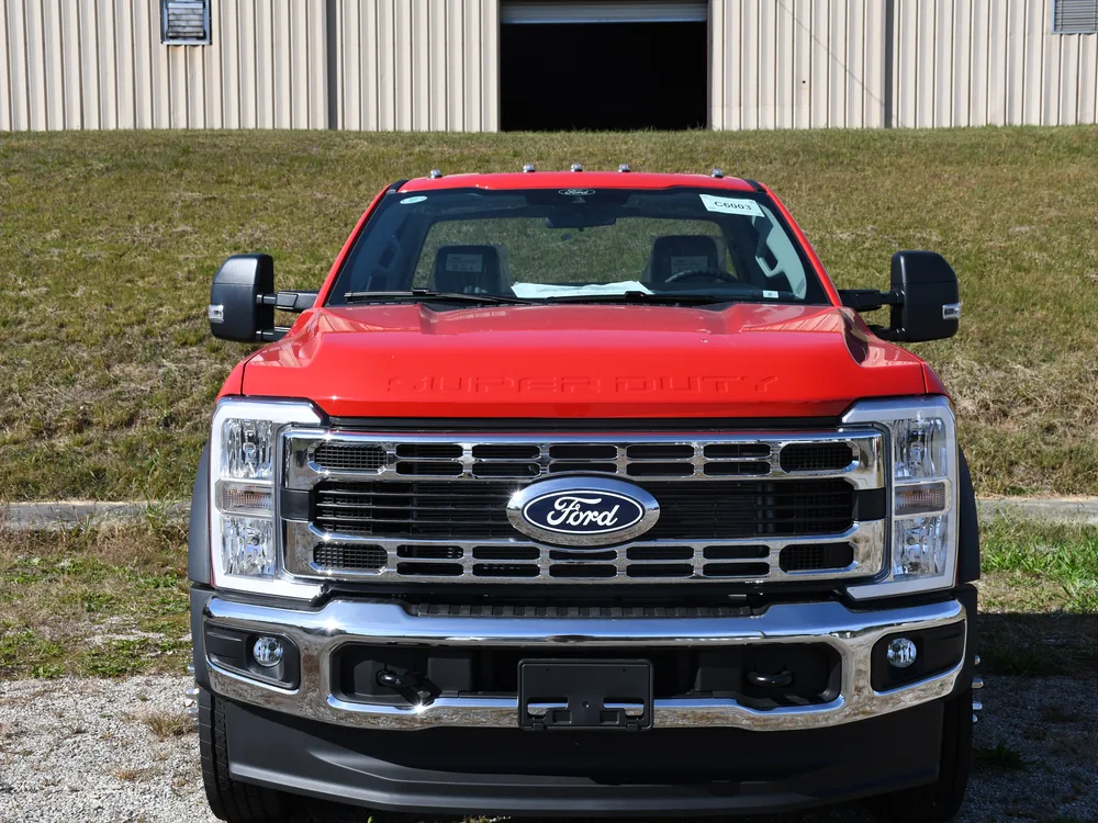 2027 Ford F550 · Chassis Only — photo 4 of 10