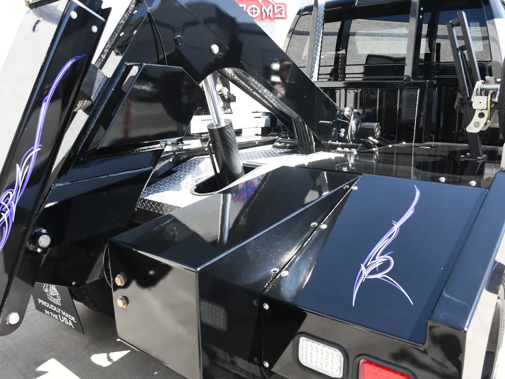 2024 Dodge 5500 4WD · SL-40 Self-Loader Wrecker — photo 2 of 10