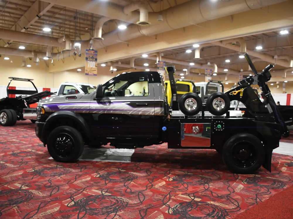 2024 Dodge 5500 4WD · SL-40 Self-Loader Wrecker — photo 9 of 10